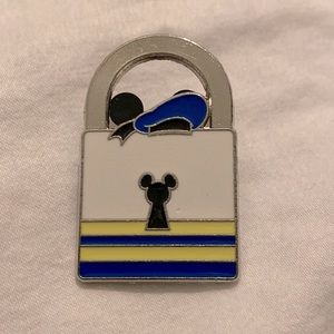 Disney Pin Donald Duck Lock